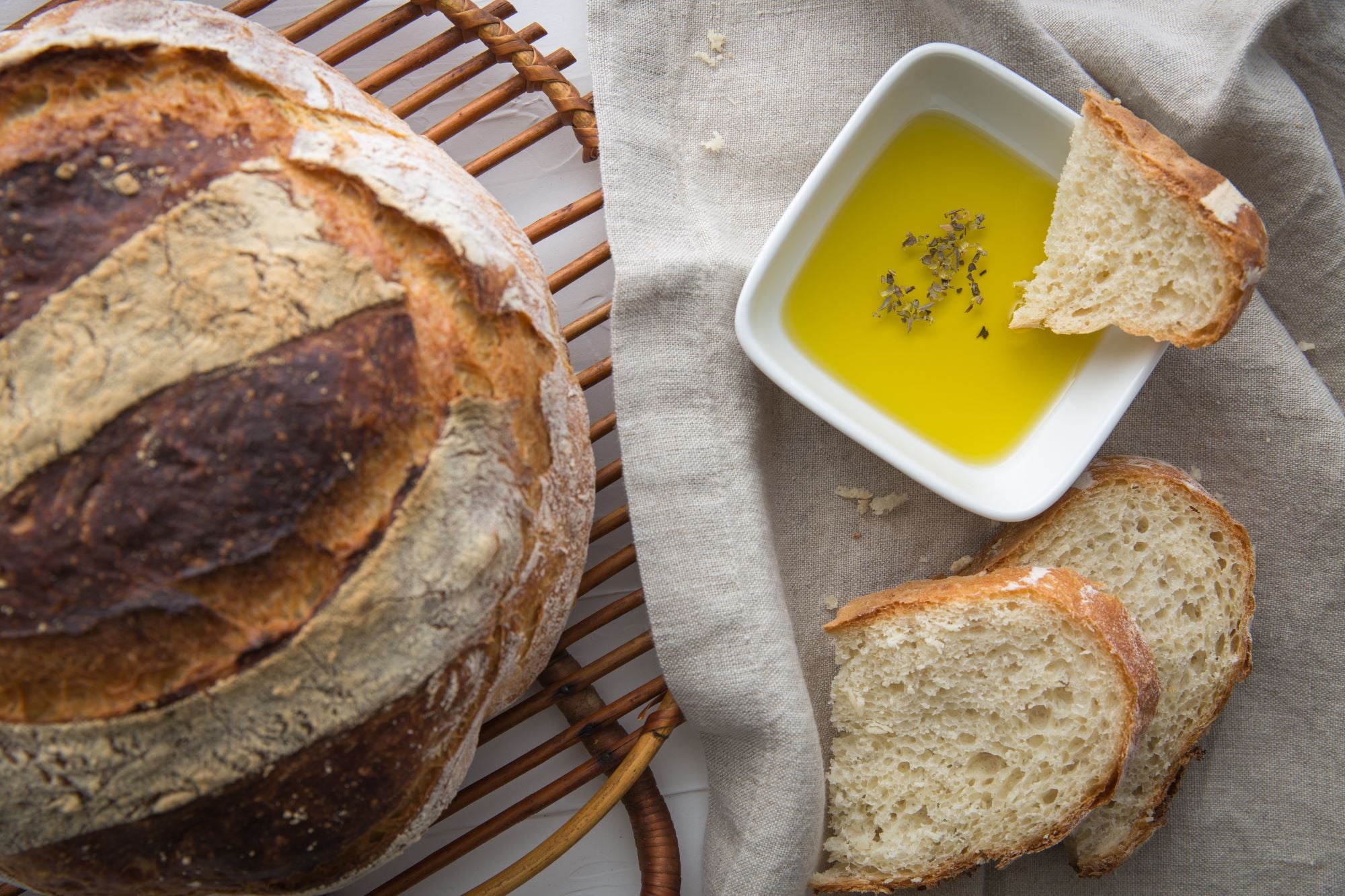 Olivenoel zu Brot geniessen